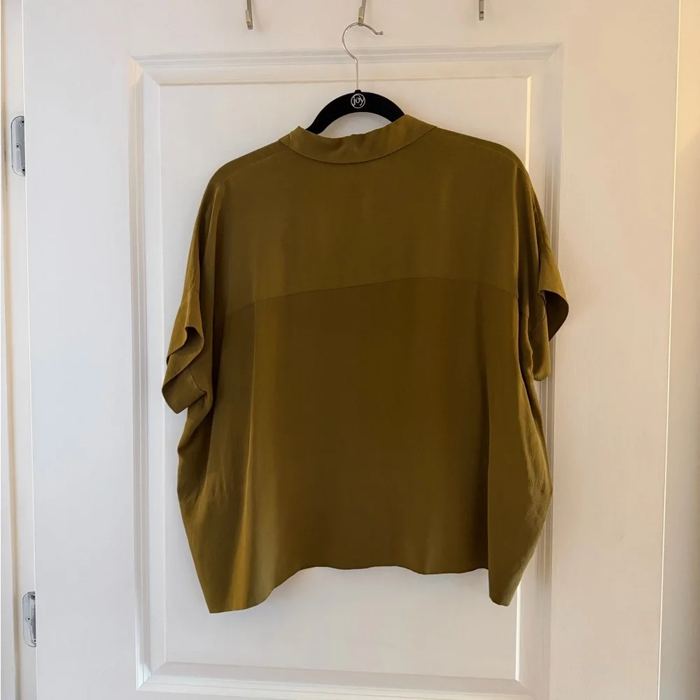 Everlane Women's Boxy Silk Shirt - Picture 4 of 8